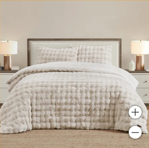 (5)Frye faux-fur 3-Piece comforter set - Picture 3 of 7
